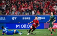 开云体育中国官方网站-五轮0进球，认命的罗斯连搏命的勇气也没有！浙江队抄错上港作业